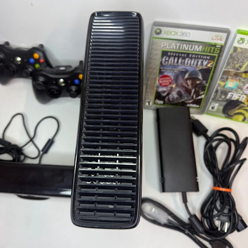 Microsoft Xbox 360 S Console Bundle 2 Controllers Kinect Call of Duty FIFA 17